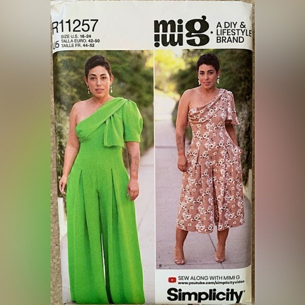 Simplicity plus size Dress and jumpsuit sewing pattern
